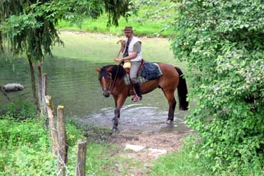 Voyage à cheval dans le Jura - Randonnée équestre organisée par Randocheval