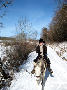 Voyage à cheval dans le Jura en hiver - Randonnée équestre organisée par Randocheval