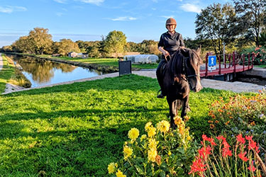 Voyage à cheval et stage linguistique - Randonnée équestre organisée par Randocheval