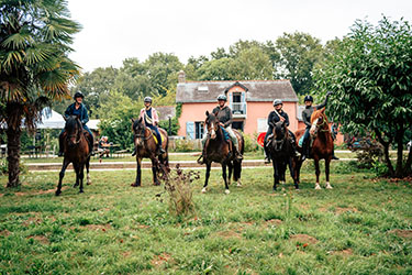 Voyage à cheval et stage linguistique - Randonnée équestre organisée par Randocheval