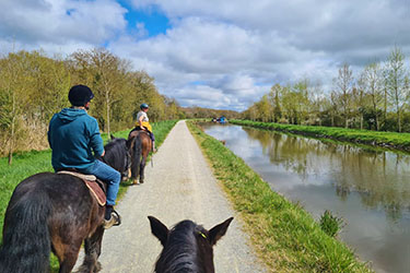 Voyage à cheval et stage linguistique - Randonnée équestre organisée par Randocheval