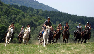 Randonnée à cheval pour enfant et adolescent en Ardèche