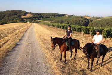 Voyage à cheval en Toscane dans la vallée du Chianti - Randonnée équestre organisée par Randocheval