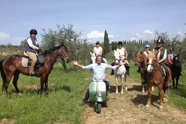 Voyage à cheval en Toscane dans la vallée du Chianti - Randonnée équestre organisée par Randocheval