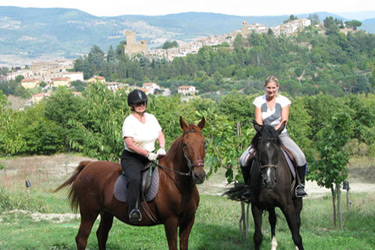 Voyage à cheval en Toscane - Randonnée équestre et séjour dans un château organisée par Randocheval