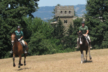 Voyage à cheval en Toscane - Randonnée équestre et séjour dans un château organisée par Randocheval