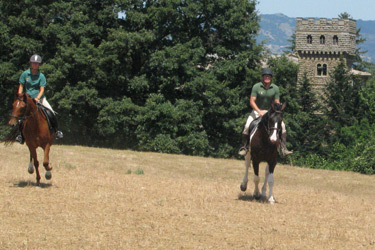 Voyage à cheval en Toscane - Randonnée équestre et séjour dans un château organisée par Randocheval