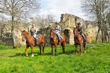 Voyage à cheval en Toscane - Randonnée équestre et séjour dans un château organisée par Randocheval