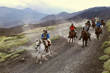 Voyage et aventure à cheval en Sicile - Randonnée équestre en Italie organisée par Randocheval