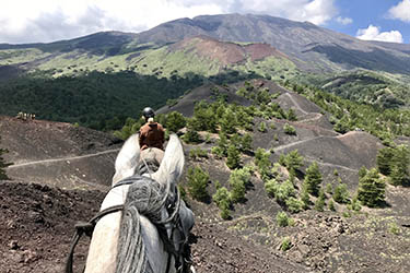 Voyage et aventure à cheval en Sicile - Randonnée équestre en Italie organisée par Randocheval