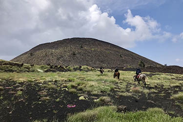 Voyage et aventure à cheval en Sicile - Randonnée équestre en Italie organisée par Randocheval