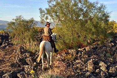 Voyage et aventure à cheval en Sicile - Randonnée équestre en Italie organisée par Randocheval