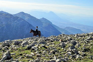 Voyage et aventure à cheval en Sicile - Randonnée équestre en Italie organisée par Randocheval