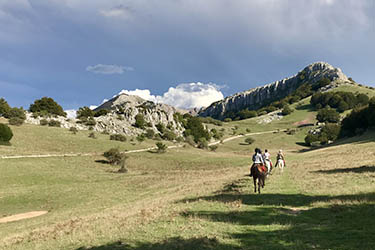 Voyage et aventure à cheval en Sicile - Randonnée équestre en Italie organisée par Randocheval