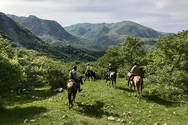 Voyage et aventure à cheval en Sicile - Randonnée équestre en Italie organisée par Randocheval