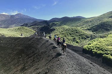 Voyage et aventure à cheval en Sicile - Randonnée équestre en Italie organisée par Randocheval