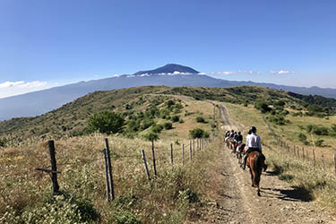 Voyage et aventure à cheval en Sicile - Randonnée équestre en Italie organisée par Randocheval