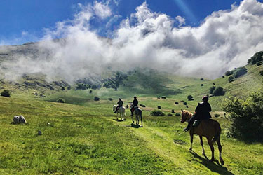 Voyage et aventure à cheval en Sicile - Randonnée équestre en Italie organisée par Randocheval