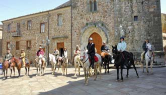 Randonnée équestre en Italie, Château en Toscane - RANDOCHEVAL