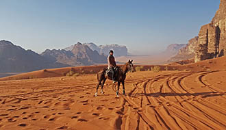 Randonnée équestre en Jordanie dans le désert du Wadi Rum et à Pétra - Rando Cheval / Absolu Voyages
