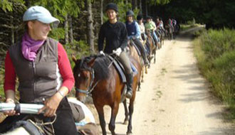 Voyage à cheval en Lozère - Randonnée équestre organisée par Randocheval