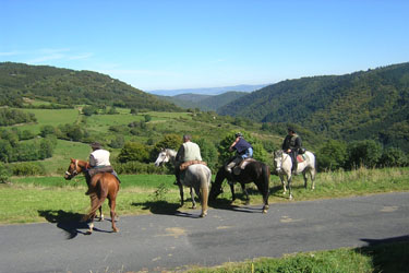 Voyage à cheval en Lozère - Randonnée équestre organisée par Randocheval