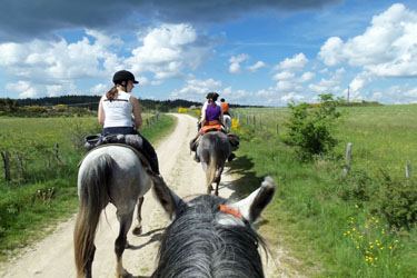 Voyage à cheval en Lozère - Randonnée équestre organisée par Randocheval