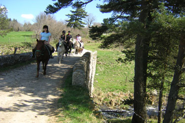 Voyage à cheval en Lozère (jeunes) - Randonnée équestre organisée par Randocheval