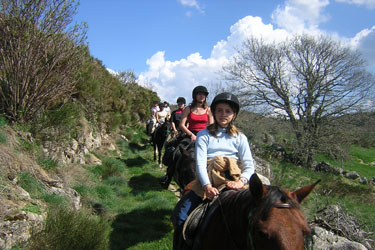 Voyage à cheval en Lozère (jeunes) - Randonnée équestre organisée par Randocheval