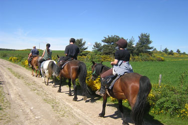 Voyage à cheval en Lozère (jeunes) - Randonnée équestre organisée par Randocheval