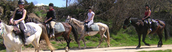 Voyage à cheval en Lozère (jeunes) - Randonnée équestre organisée par Randocheval