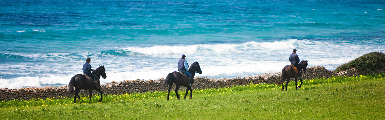 Voyage à cheval aux Baléares à Minorque - Randonnée équestre organisée par Randocheval