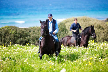 Voyage à cheval aux Baléares à Minorque - Randonnée équestre organisée par Randocheval