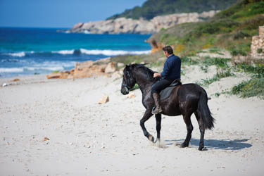 Voyage à cheval aux Baléares à Minorque - Randonnée équestre organisée par Randocheval