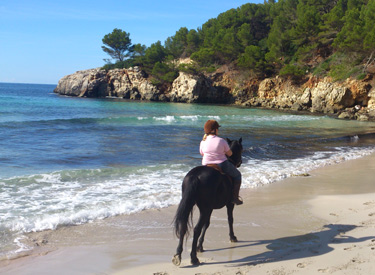 Voyage à cheval aux Baléares à Minorque - Randonnée équestre organisée par Randocheval