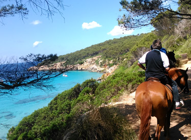 Voyage à cheval aux Baléares à Minorque - Randonnée équestre organisée par Randocheval