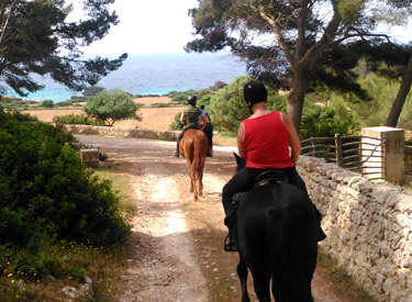 Voyage à cheval aux Baléares à Minorque - Randonnée équestre organisée par Randocheval