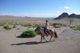 Photos de notre randonnée équestre confort sous la yourte en Mongolie : Khustai et les chevaux de Przewalski, Khogno Khan, le Mini Gobi, la Vallée de l'Orkhon, le lac d'Ogii, Karakorum... (Randocheval / Absolu Voyages)