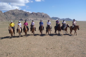 Photos de notre randonnée équestre confort sous la yourte en Mongolie : Khustai et les chevaux de Przewalski, Khogno Khan, le Mini Gobi, la Vallée de l'Orkhon, le lac d'Ogii, Karakorum... (Randocheval / Absolu Voyages)