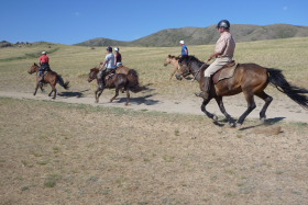 Photos de notre randonnée confort sous la yourte en Mongolie : Khustai et les chevaux de Przewalski, Khogno Khan, le Mini Gobi, la Vallée de l'Orkhon, le lac d'Ogii, Karakorum... (Randocheval / Absolu Voyages)