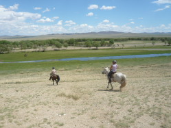 Photos de notre randonnée équestre confort sous la yourte en Mongolie : Khustai et les chevaux de Przewalski, Khogno Khan, le Mini Gobi, la Vallée de l'Orkhon, le lac d'Ogii, Karakorum... (Randocheval / Absolu Voyages)