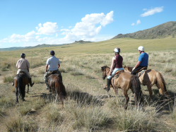 Photos de notre randonnée confort sous la yourte en Mongolie : Khustai et les chevaux de Przewalski, Khogno Khan, le Mini Gobi, la Vallée de l'Orkhon, le lac d'Ogii, Karakorum... (Randocheval / Absolu Voyages)