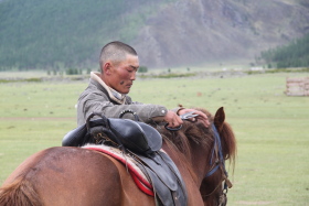 Photos de notre randonnée équestre confort sous la yourte en Mongolie : Khustai et les chevaux de Przewalski, Khogno Khan, le Mini Gobi, la Vallée de l'Orkhon, le lac d'Ogii, Karakorum... (Randocheval / Absolu Voyages)