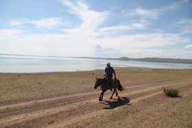 Photos de notre randonnée équestre confort sous la yourte en Mongolie : Khustai et les chevaux de Przewalski, Khogno Khan, le Mini Gobi, la Vallée de l'Orkhon, le lac d'Ogii, Karakorum... (Randocheval / Absolu Voyages)