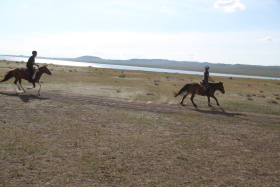 Photos de notre randonnée équestre confort sous la yourte en Mongolie : Khustai et les chevaux de Przewalski, Khogno Khan, le Mini Gobi, la Vallée de l'Orkhon, le lac d'Ogii, Karakorum... (Randocheval / Absolu Voyages)