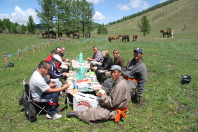 Photos de notre randonnée équestre confort sous la yourte en Mongolie : Khustai et les chevaux de Przewalski, Khogno Khan, le Mini Gobi, la Vallée de l'Orkhon, le lac d'Ogii, Karakorum... (Randocheval / Absolu Voyages)