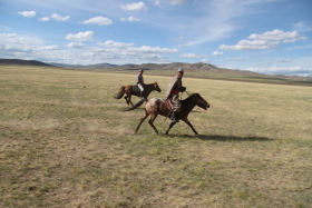 Photos de notre randonnée équestre confort sous la yourte en Mongolie : Khustai et les chevaux de Przewalski, Khogno Khan, le Mini Gobi, la Vallée de l'Orkhon, le lac d'Ogii, Karakorum... (Randocheval / Absolu Voyages)