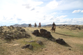 Photos de notre randonnée équestre confort sous la yourte en Mongolie : Khustai et les chevaux de Przewalski, Khogno Khan, le Mini Gobi, la Vallée de l'Orkhon, le lac d'Ogii, Karakorum... (Randocheval / Absolu Voyages)