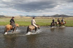 Photos de notre randonnée équestre confort sous la yourte en Mongolie : Khustai et les chevaux de Przewalski, Khogno Khan, le Mini Gobi, la Vallée de l'Orkhon, le lac d'Ogii, Karakorum... (Randocheval / Absolu Voyages)