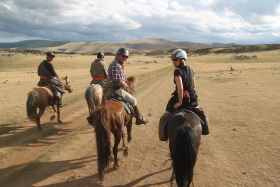 Photos de notre randonnée équestre confort sous la yourte en Mongolie : Khustai et les chevaux de Przewalski, Khogno Khan, le Mini Gobi, la Vallée de l'Orkhon, le lac d'Ogii, Karakorum... (Randocheval / Absolu Voyages)